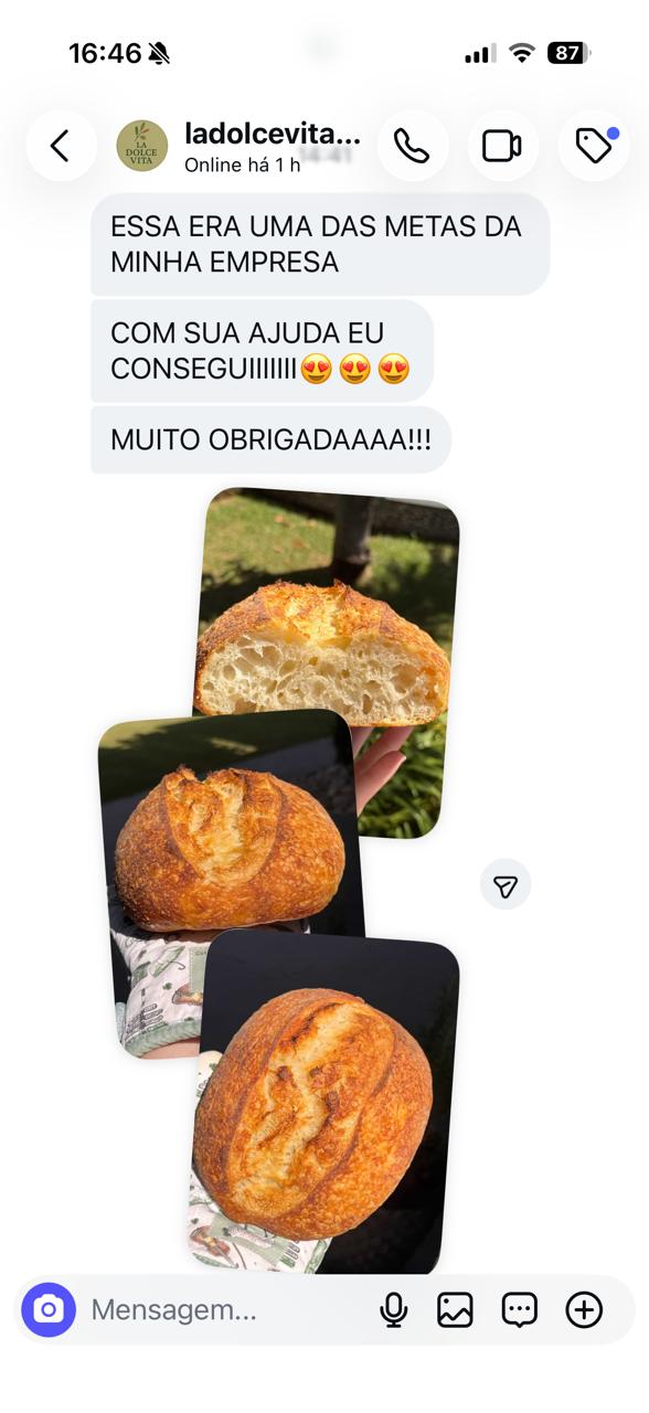 Mensagem de aluna comemorando uma meta alcançada, com fotos dos seus pães